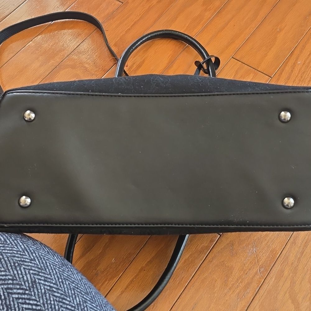 Adrienne Vittadini Black Shoulder Bag - Picture 11 of 12